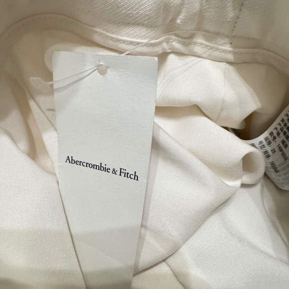 Abercrombie & Fitch Sloane Curve Love Shorts 25 0 Cream New Pleated High Rise - Picture 11 of 11